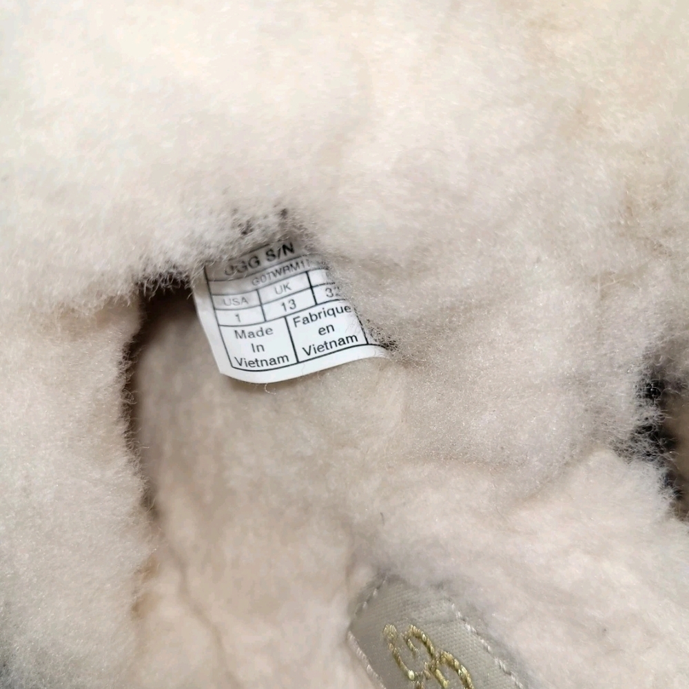 UGG Cozy Gray and Cream Slippers with Sheepskin Lining - Picture 3 of 5